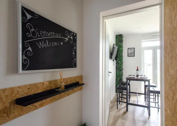 Chill And Sun, 2 Calme Avec Terrasse Et Parking Apartament